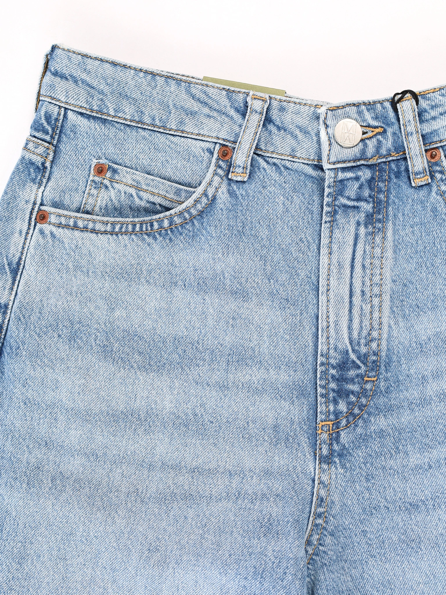 Джинсы голубого цвета 